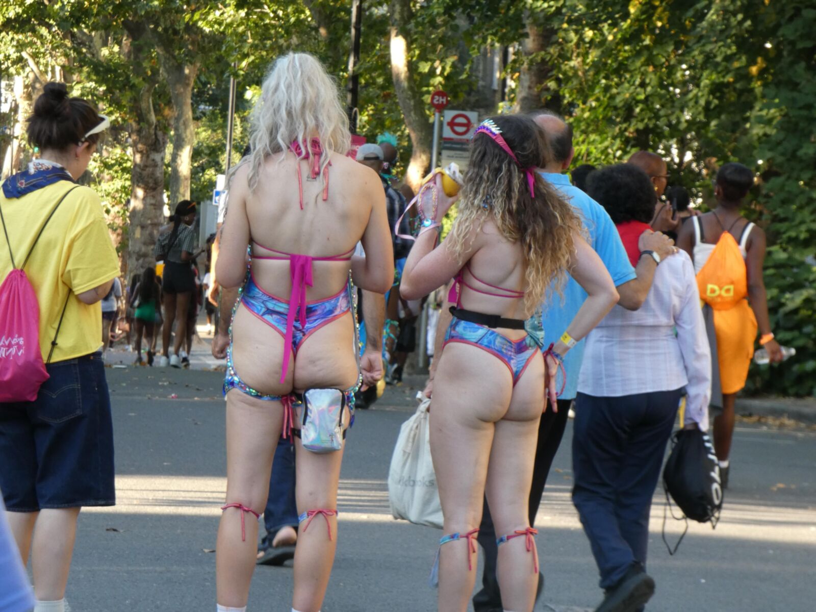 Blond & friends