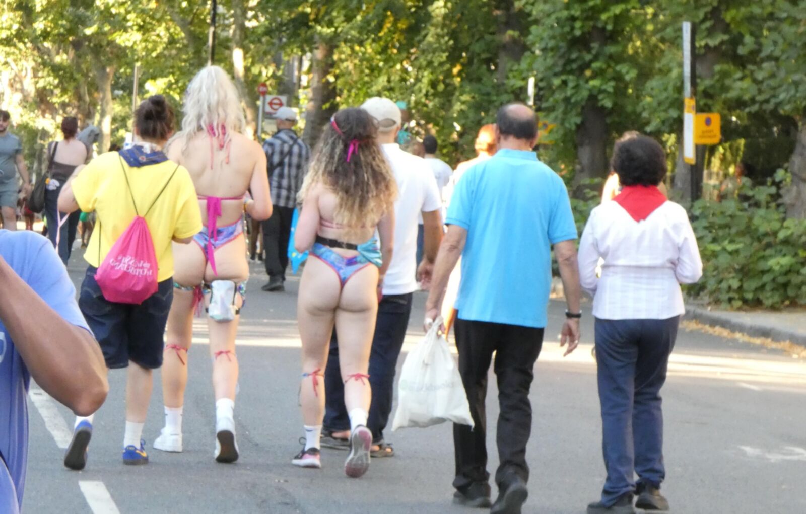 Blond & friends