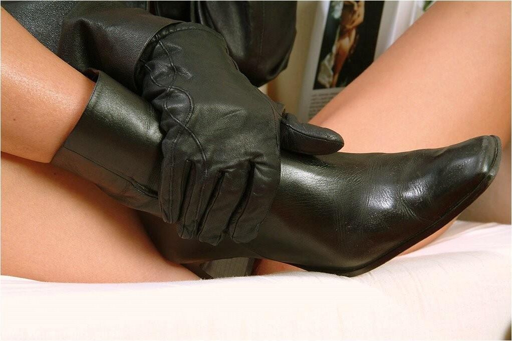 Jenny in leather Coat and Boots