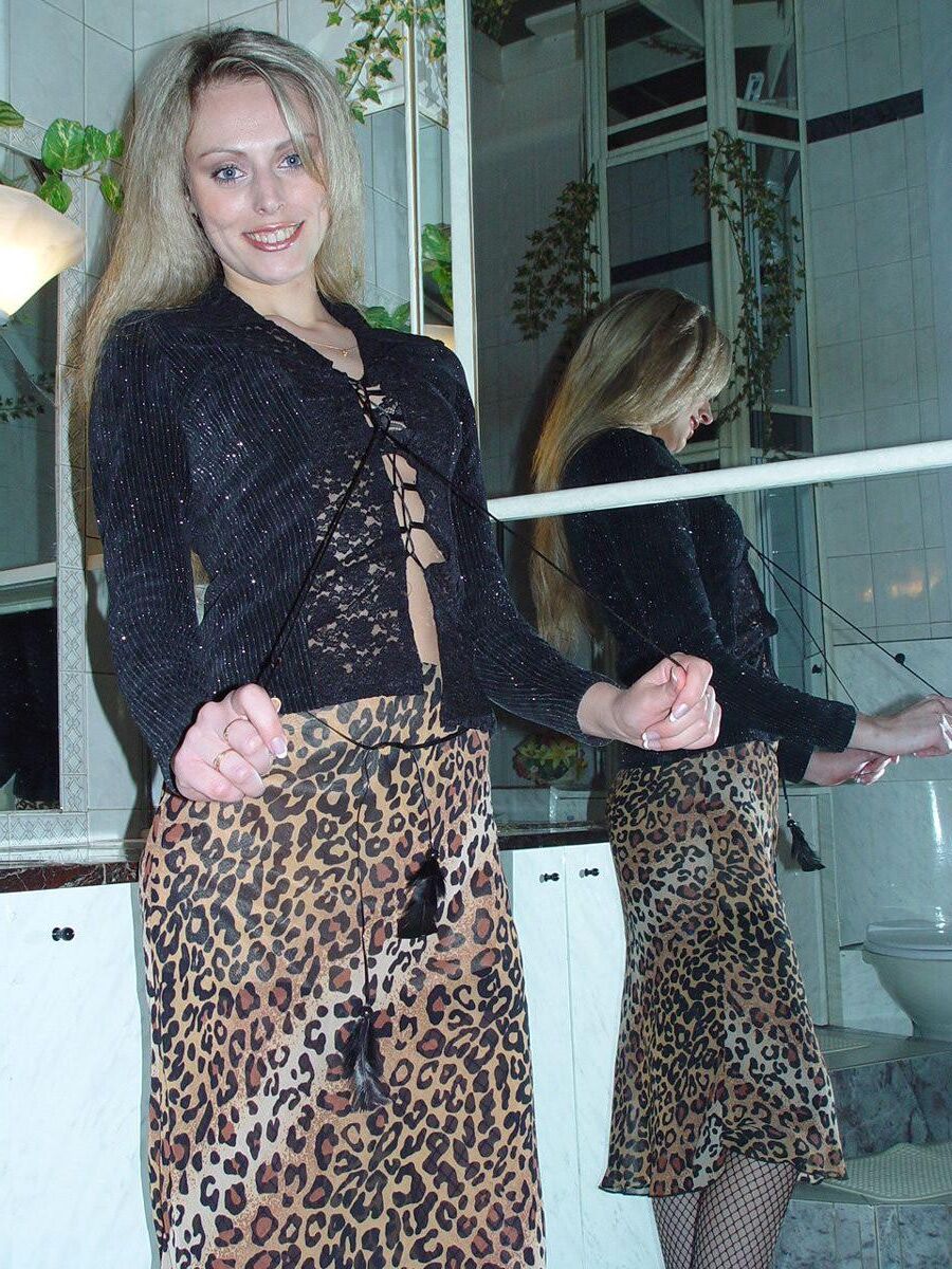 Sexy Blond on Mirrow