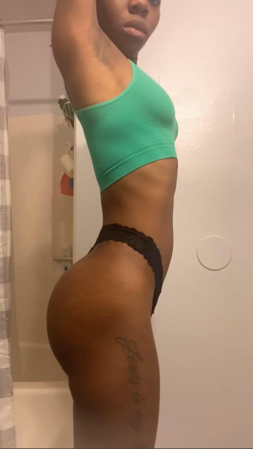 Slim Black Ebony com Big Butt