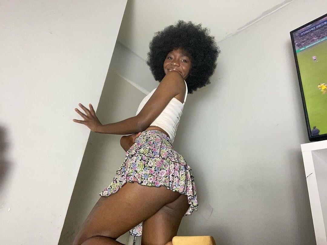 Slim Black Ebony com Big Butt