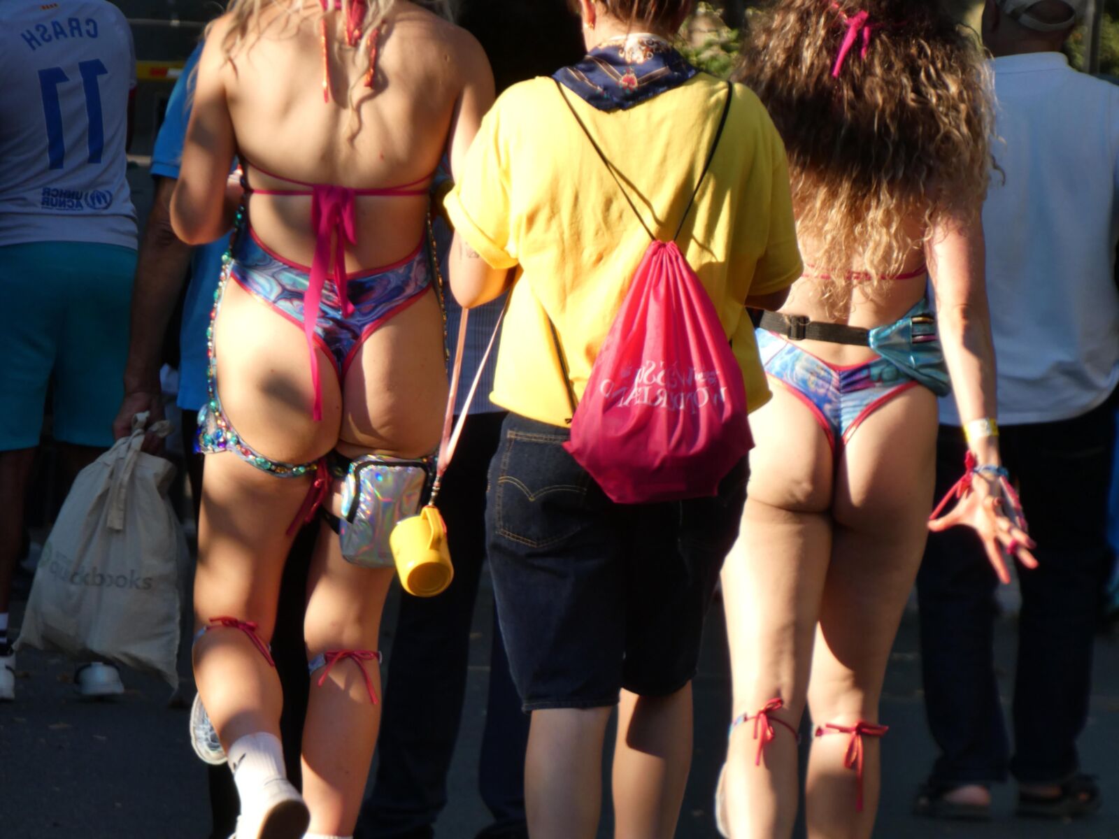 Blond & friends