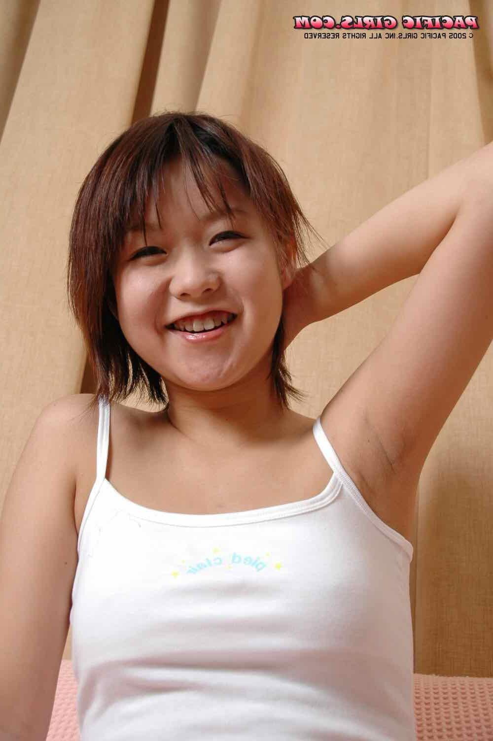 Pacificgirls Kanoko fickt die Studio -Hilfe