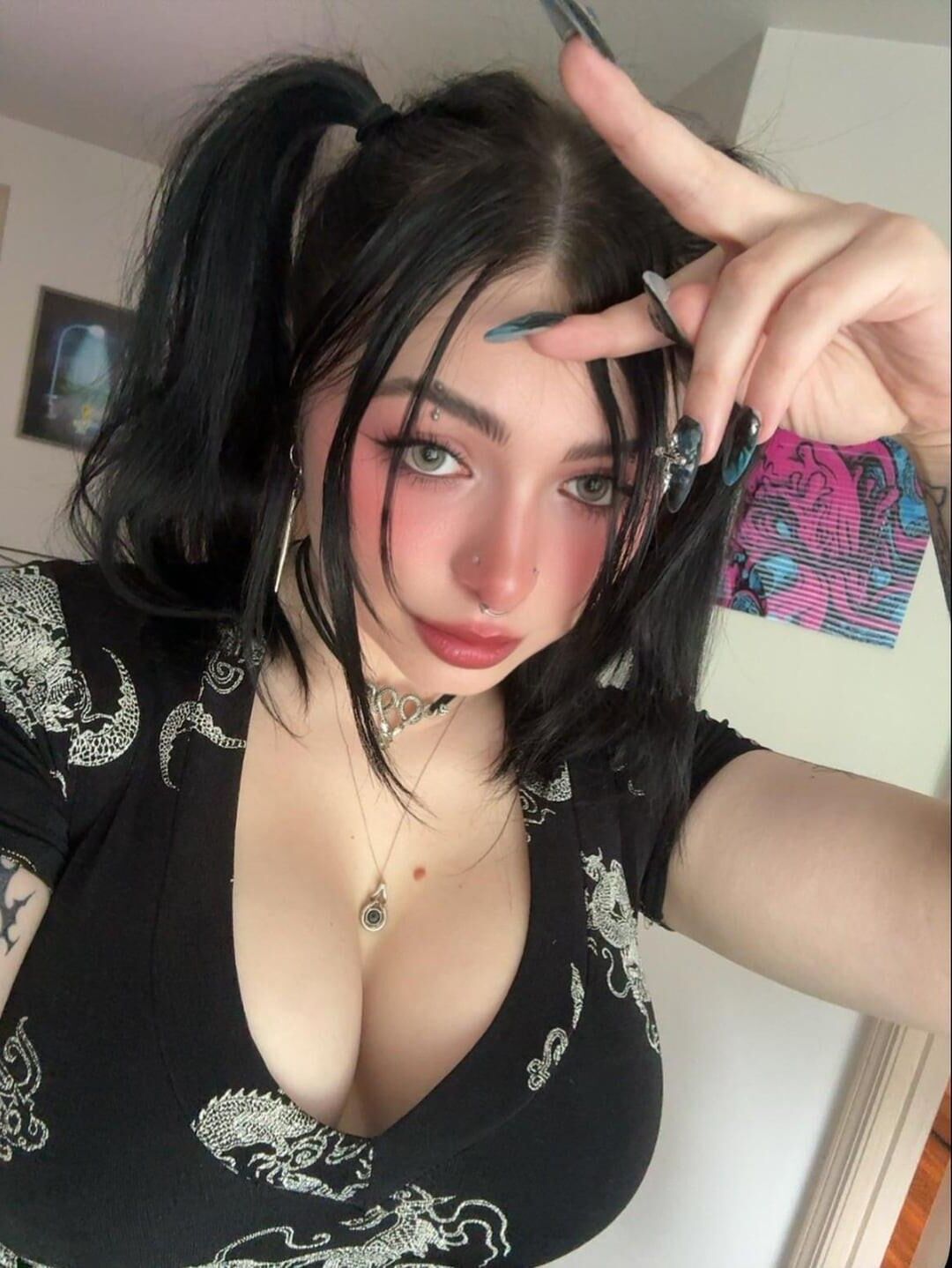 Stunning Busty Egirl
