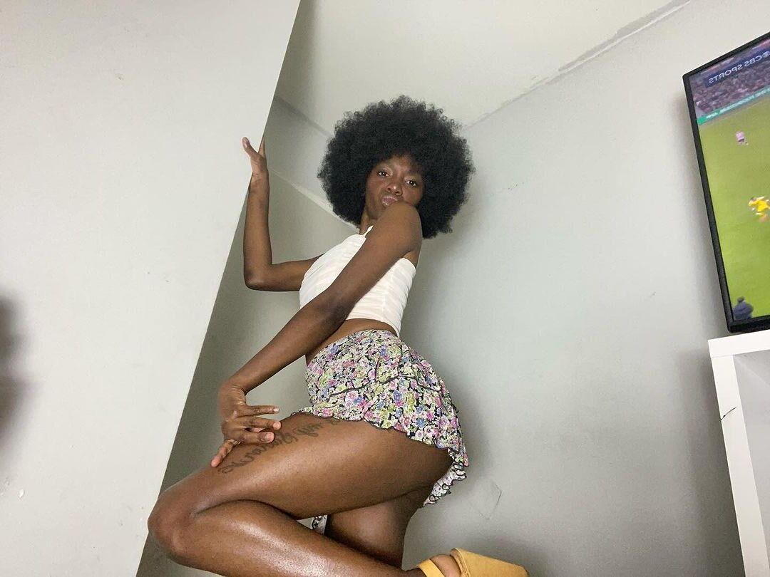 Slim Black Ebony com Big Butt