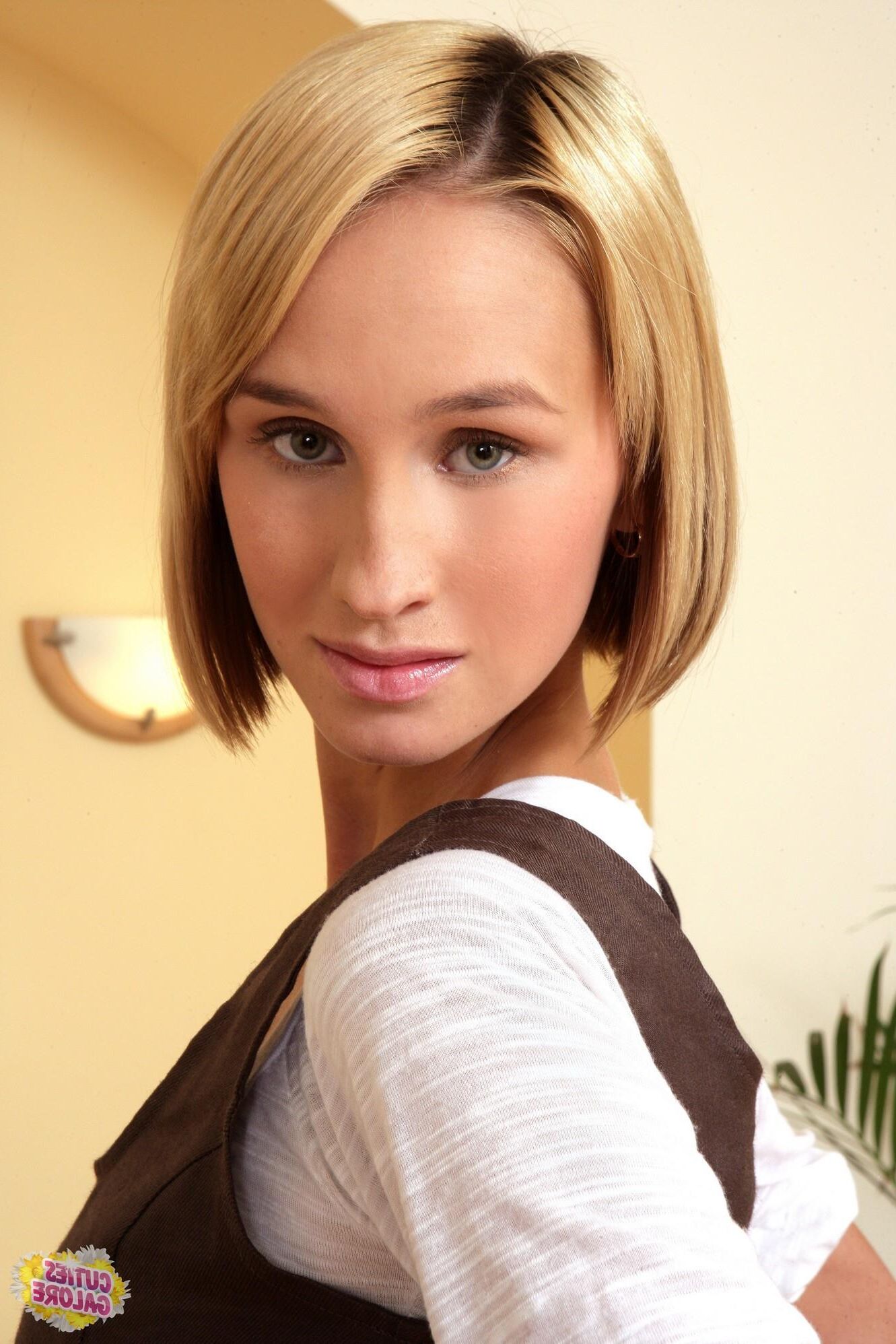  Blond in Pantyhose Play with Dildo