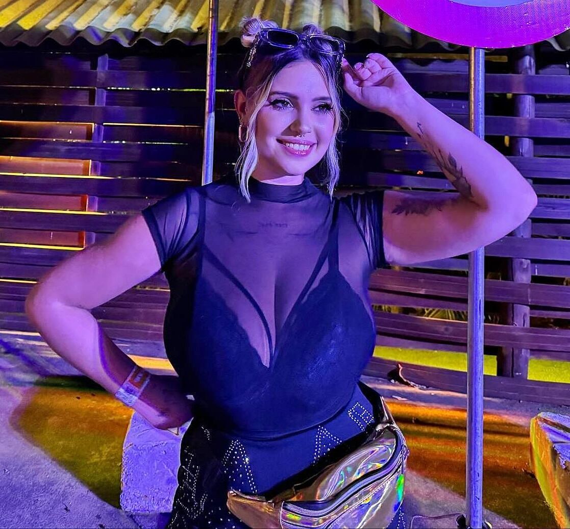 STUPID BIG BOOBS