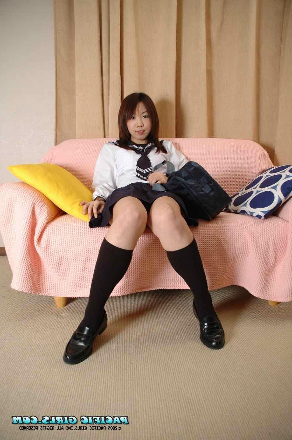 Pacificgirls Misato spielt herum