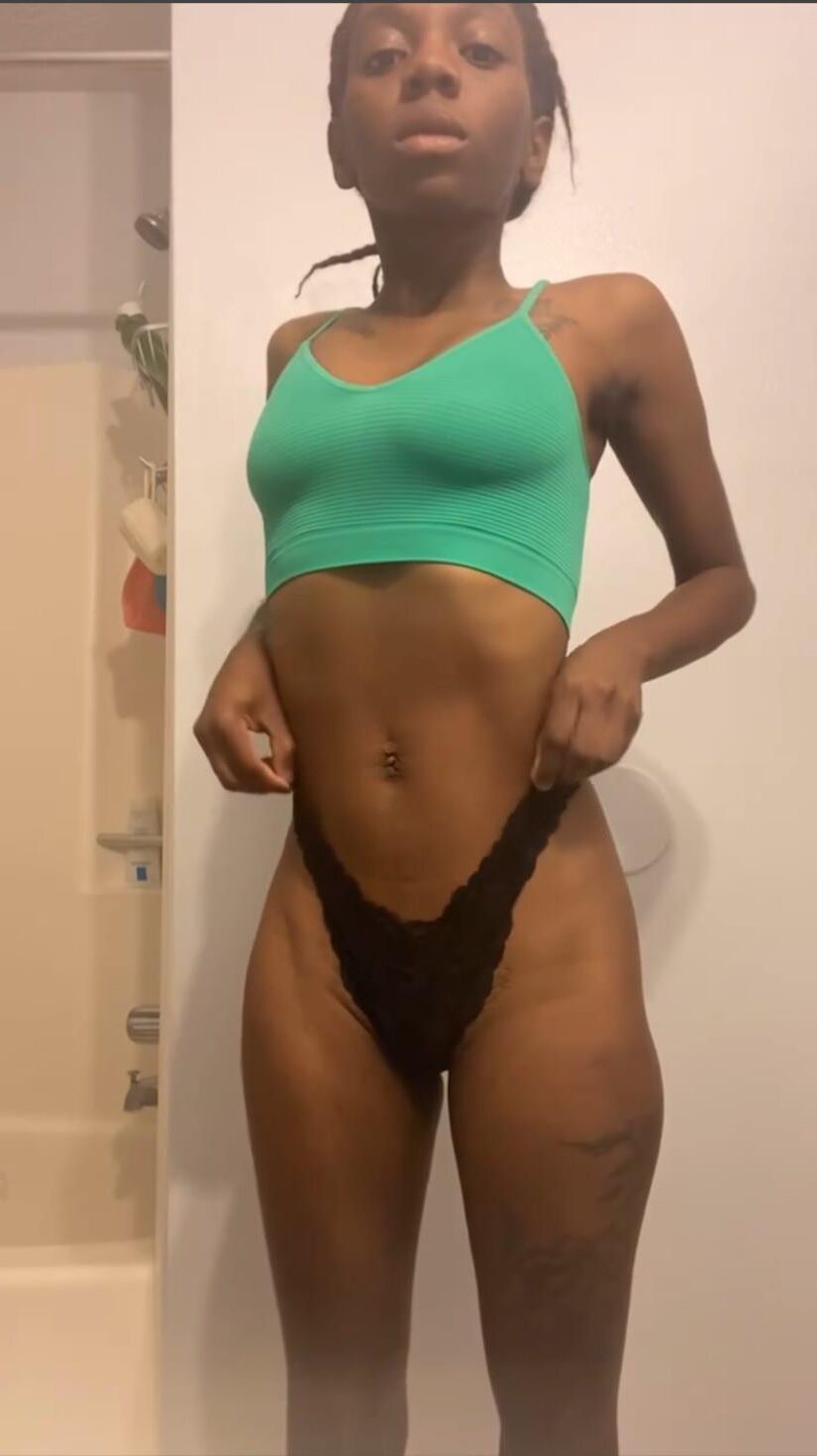 Slim Black Ebony com Big Butt