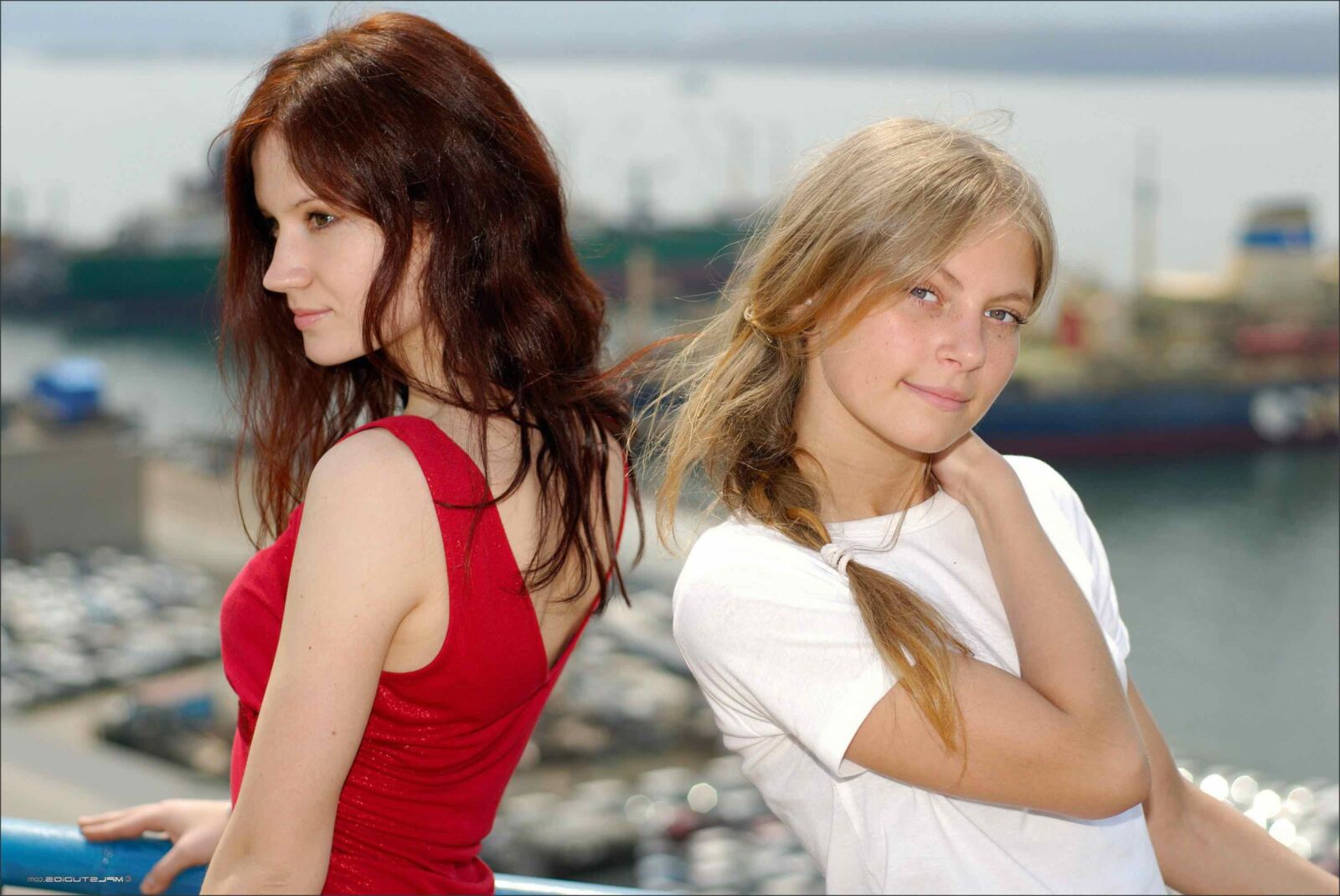 MPLStudios YALENA and CAMILLE Postcards from the edge (NN)