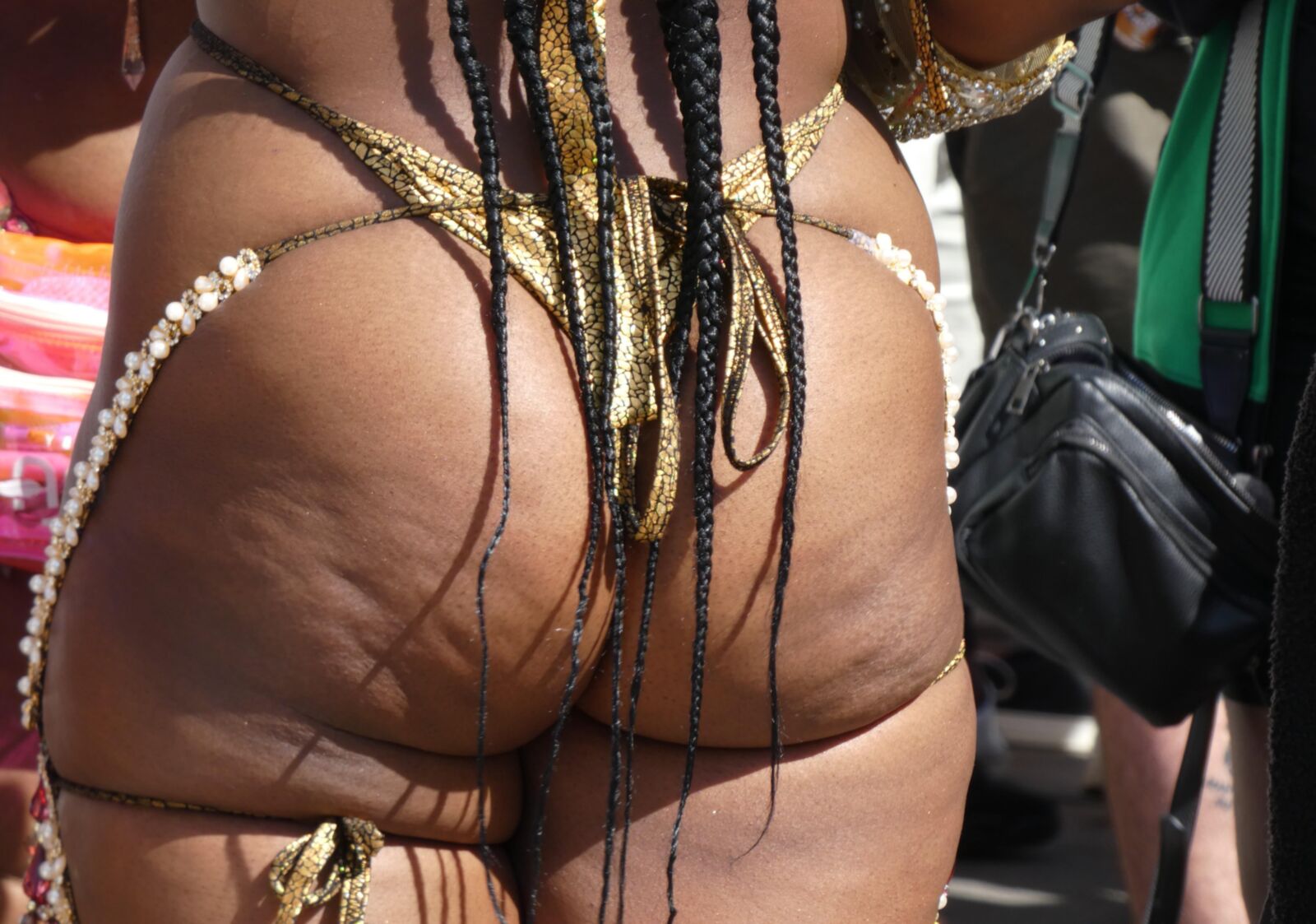 Carnival bottis 