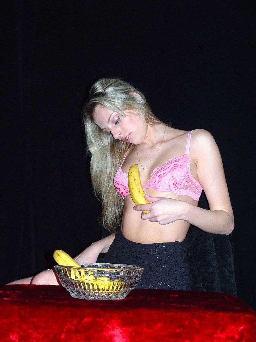 Sexy Blond Play with Fruit