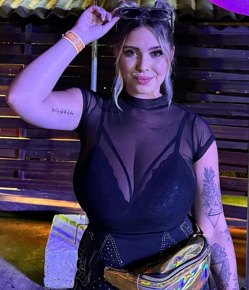 STUPID BIG BOOBS