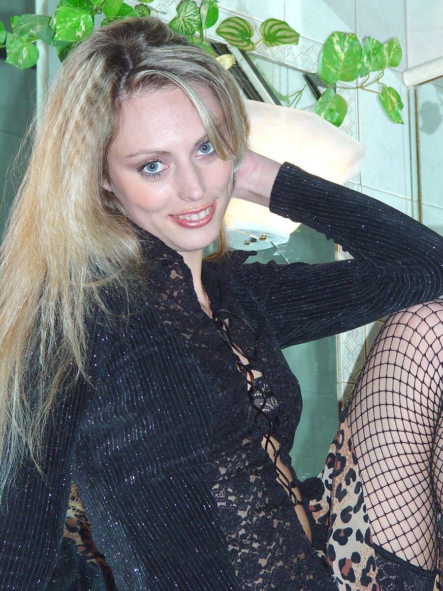 Sexy Blond on Mirrow