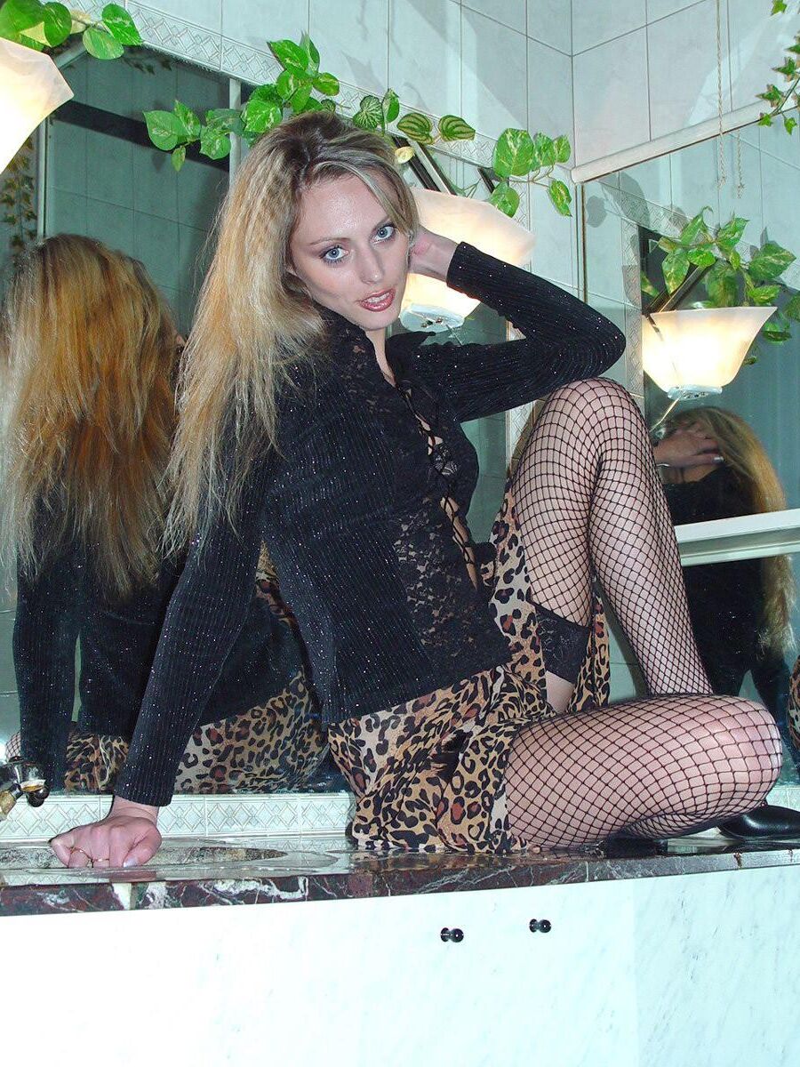 Sexy Blond on Mirrow