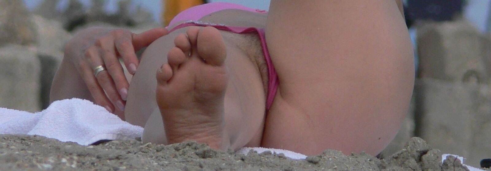 na praia