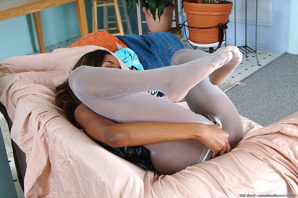 Lola sexy Nylonfüße und Zehen