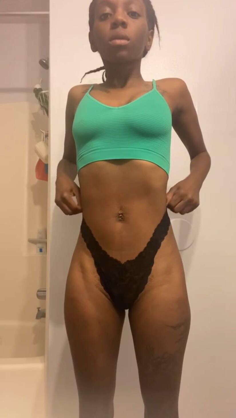 Slim Black Ebony com Big Butt