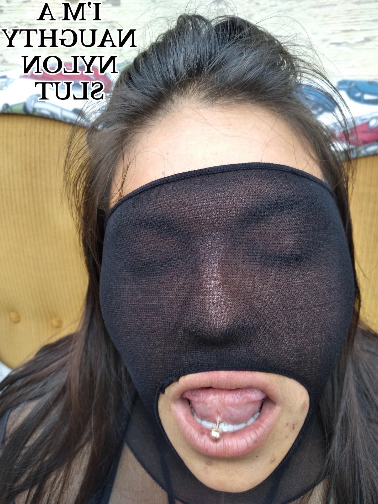 Minha ex Ana Ruiz é uma vagabunda de nylon que adora chupar pau