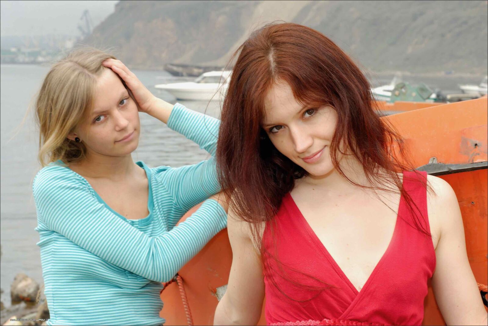 MPLStudios YALENA and CAMILLE Postcards from the edge (NN)