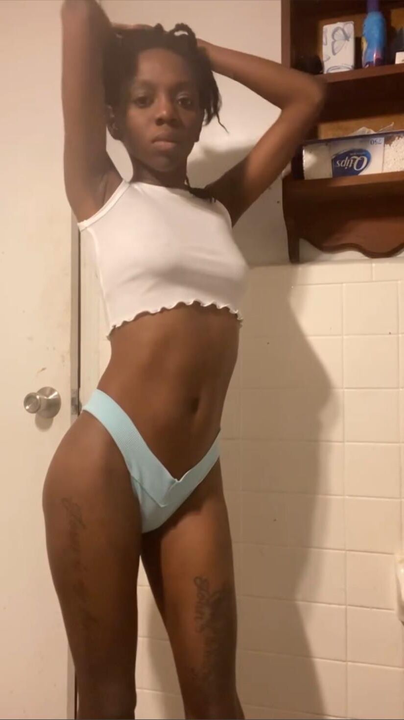 Slim Black Ebony com Big Butt