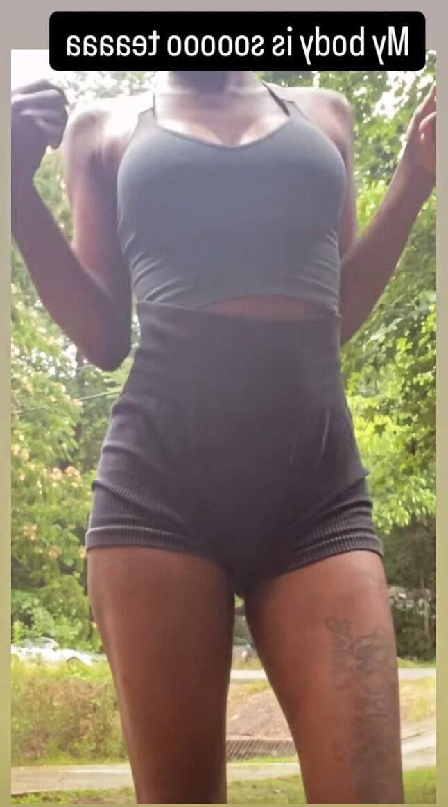 Slim Black Ebony com Big Butt