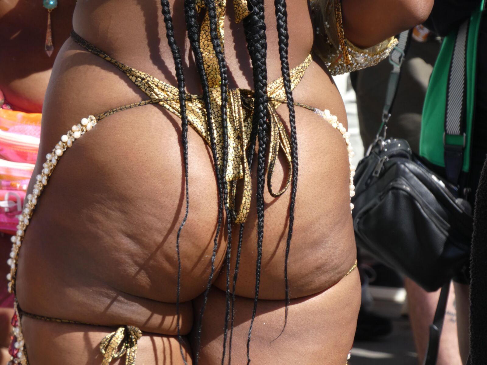 Carnival bottis 