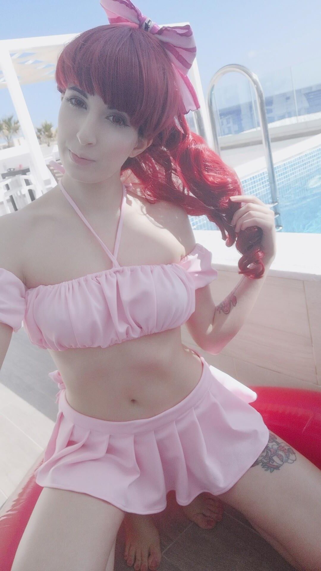 Tiras de puta de cosplay de pelirroja pálida