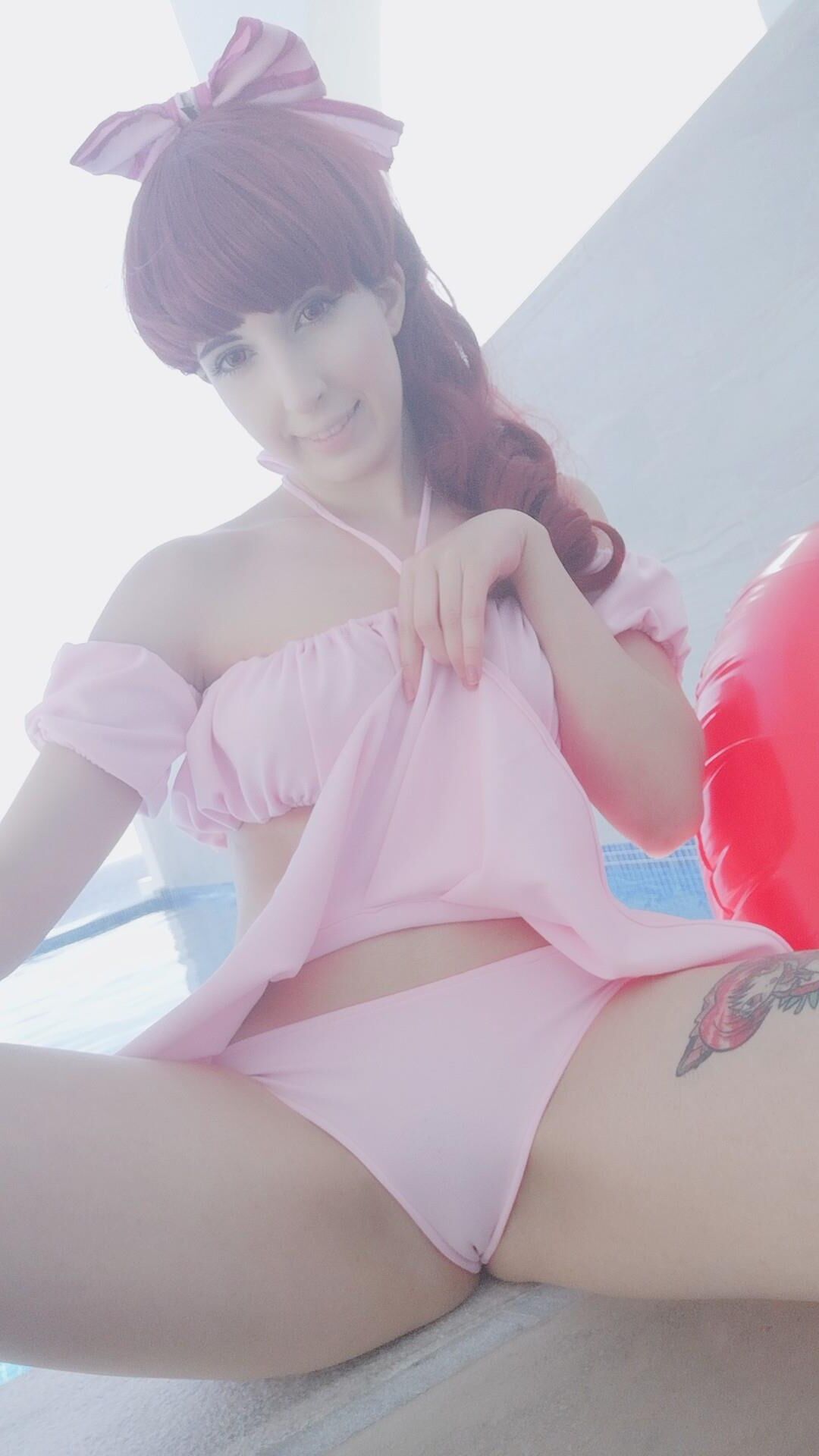 Tiras de puta de cosplay de pelirroja pálida
