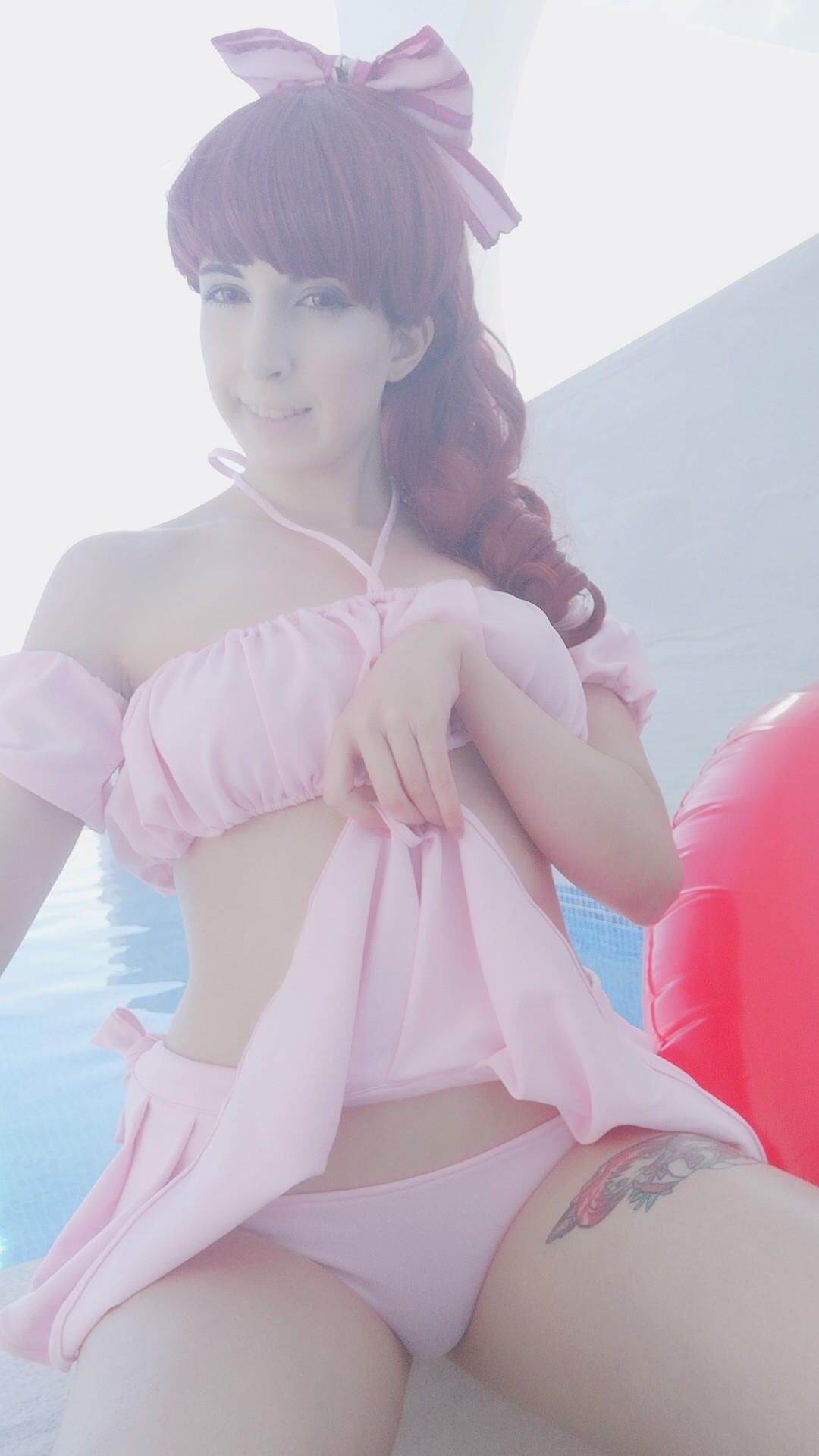 Tiras de puta de cosplay de pelirroja pálida
