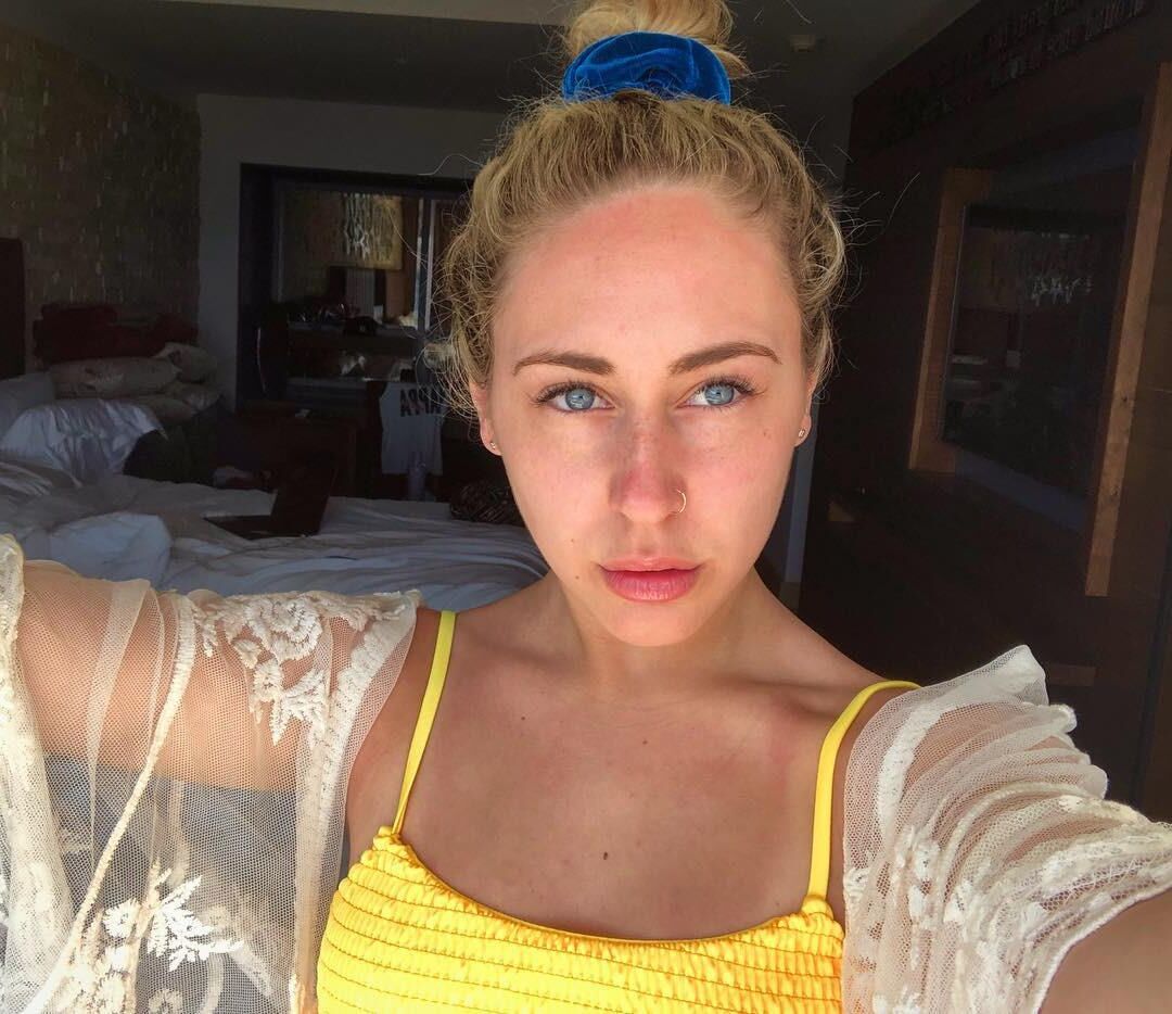 Alyssa The Blonde Bimbo