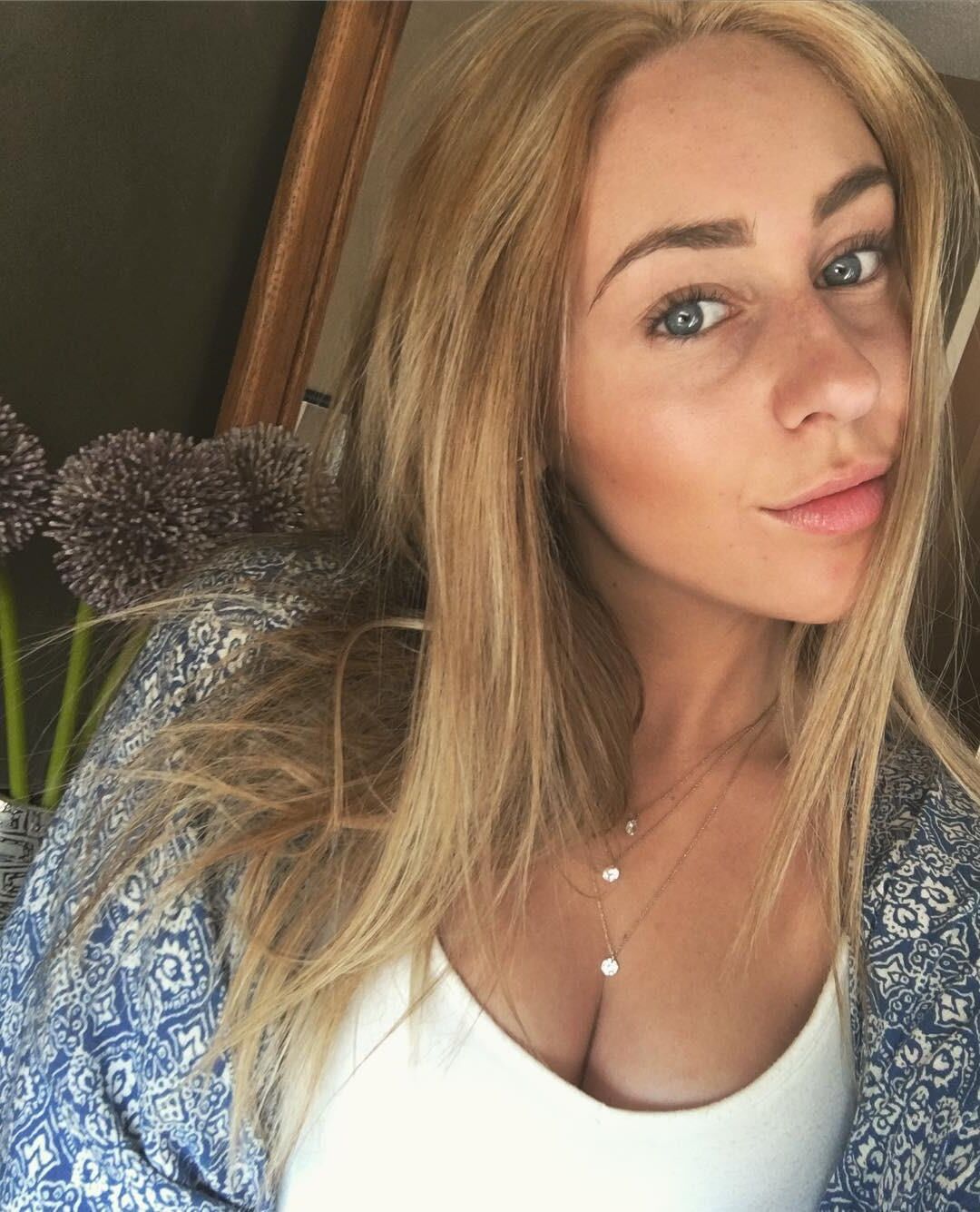 Alyssa The Blonde Bimbo