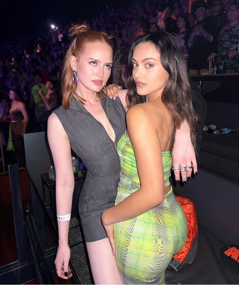 Camila Mendes Ass situações casuais