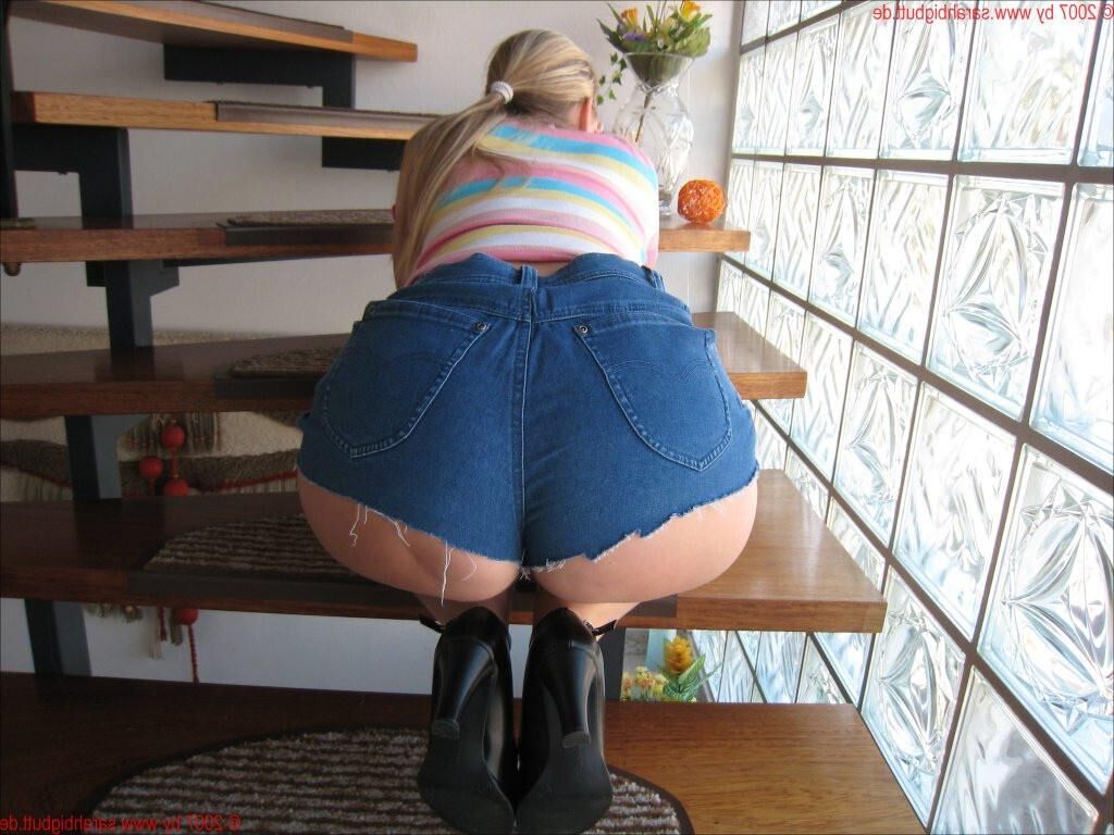 Sarah em shorts jeans