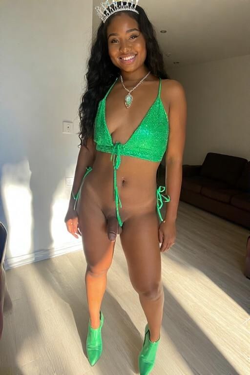 Afrikanische Girk in Green Bikini Trans