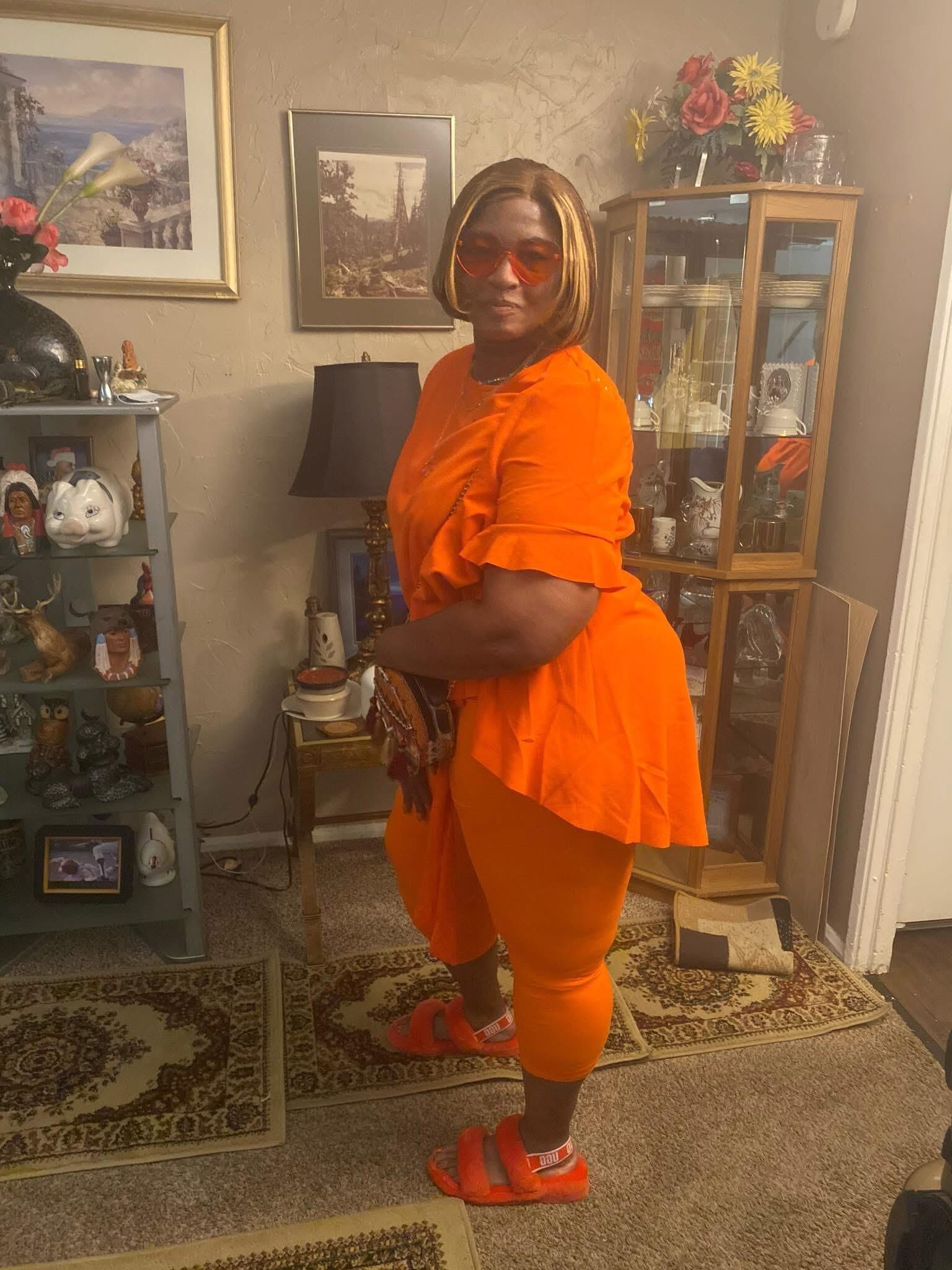 Sra. Jiggles Black Gross Granny