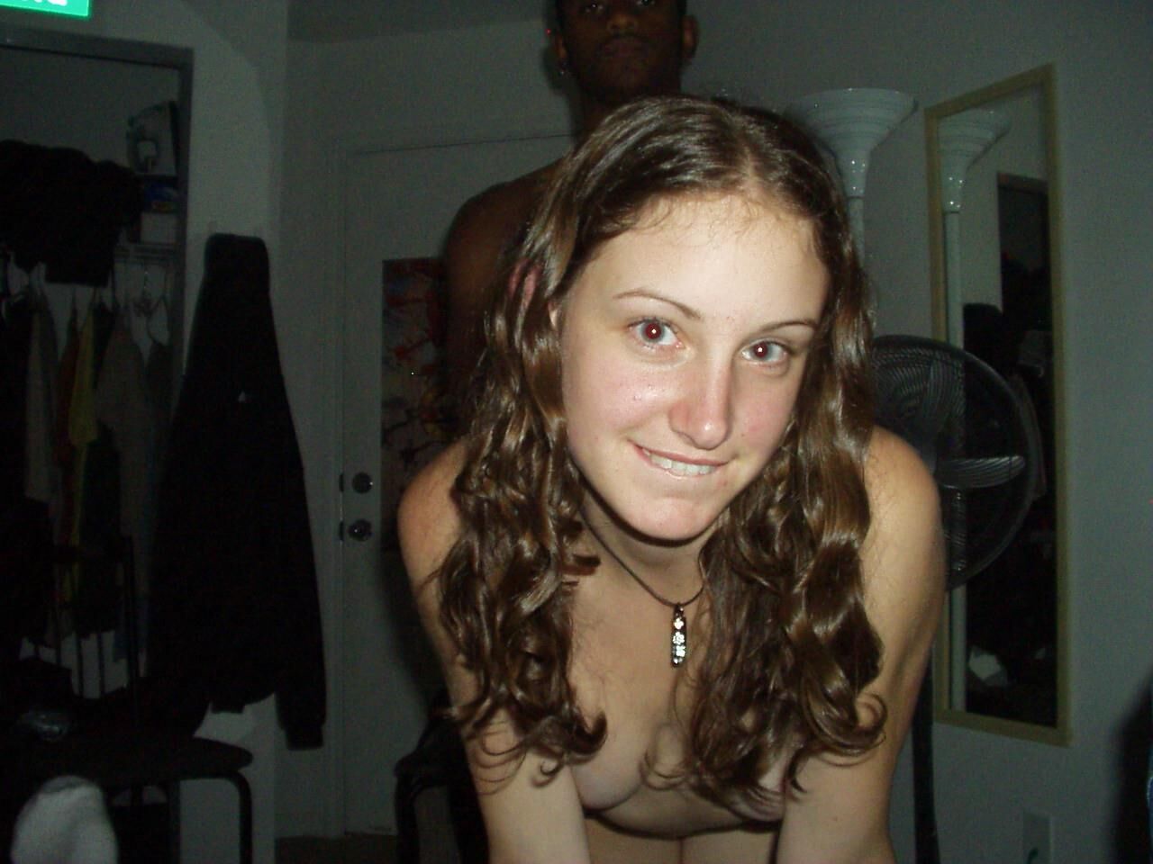 Erika y novio más niña oriental y dos hombres