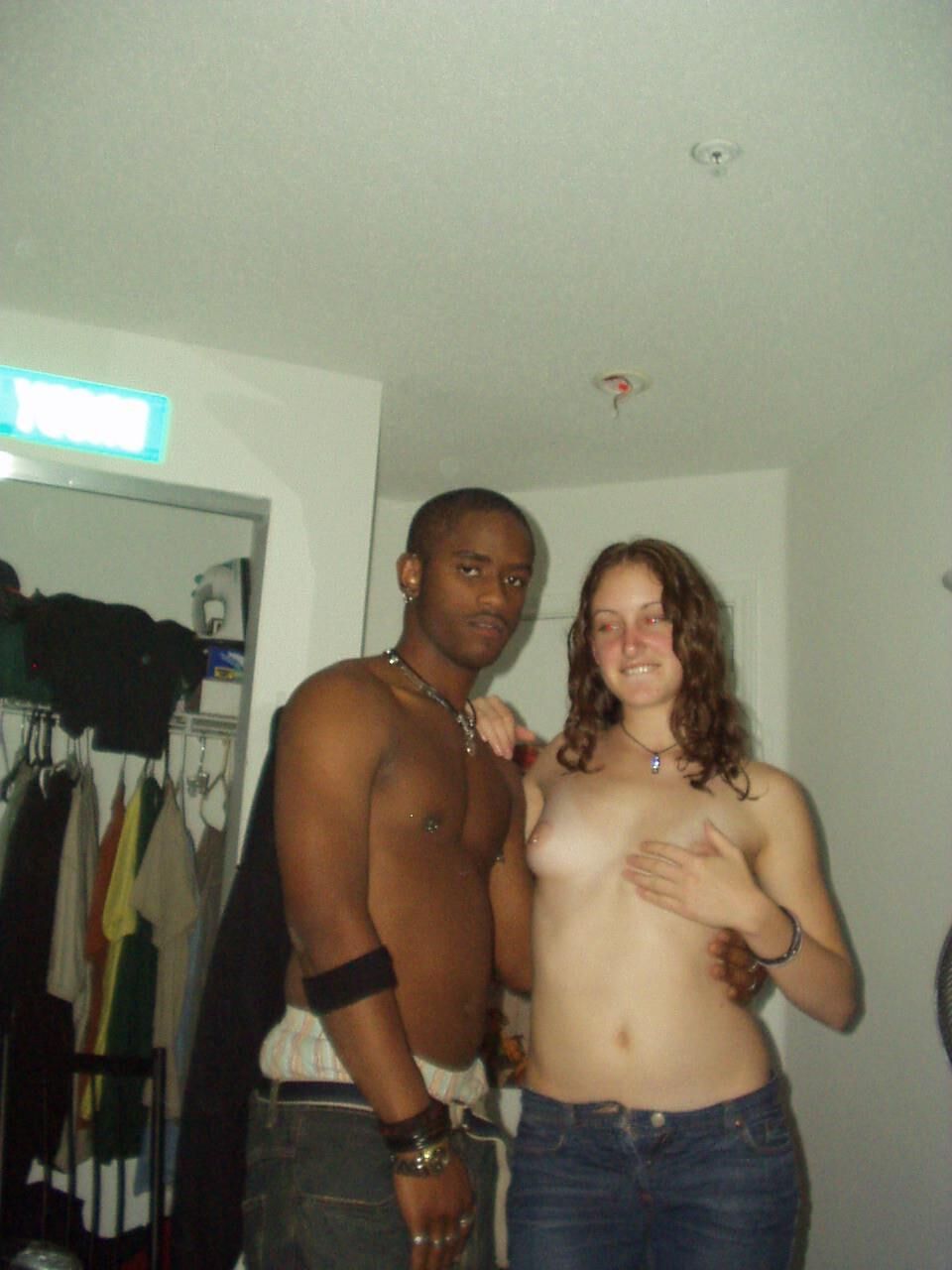 Erika y novio más niña oriental y dos hombres