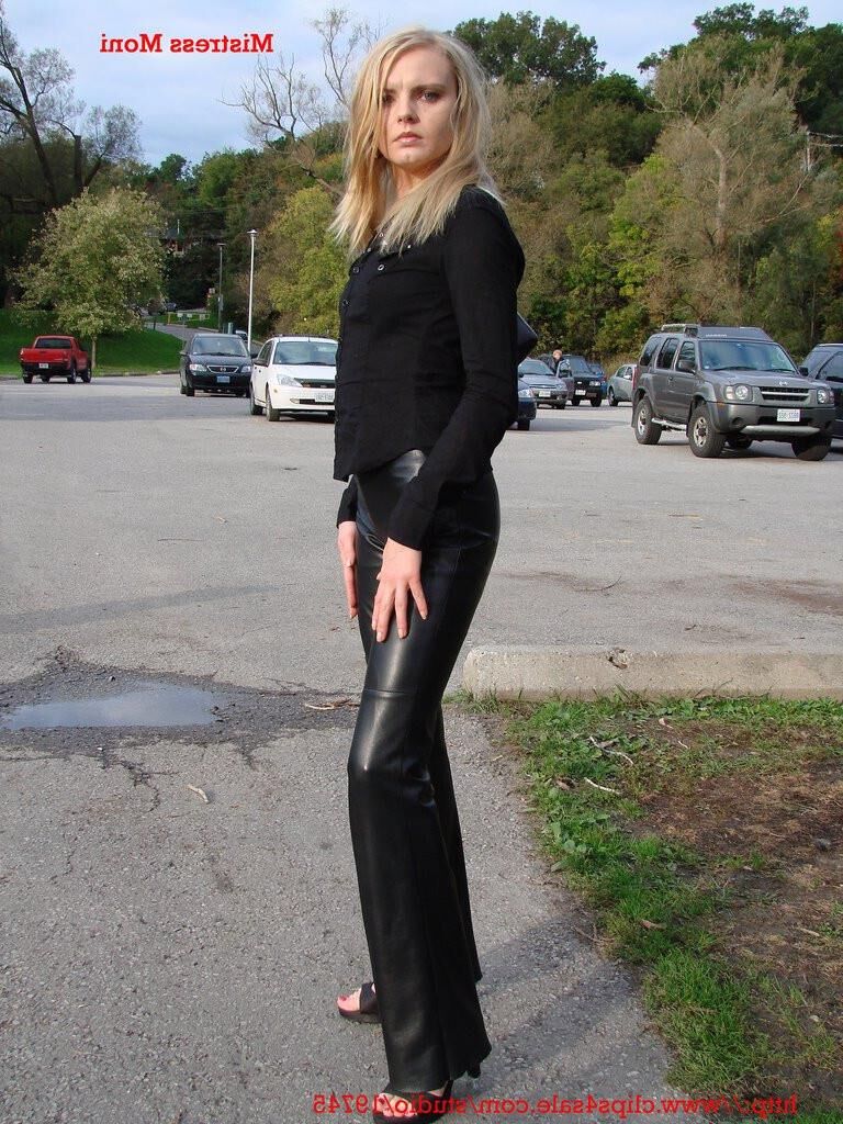 Moni das sexy Ledermädchen