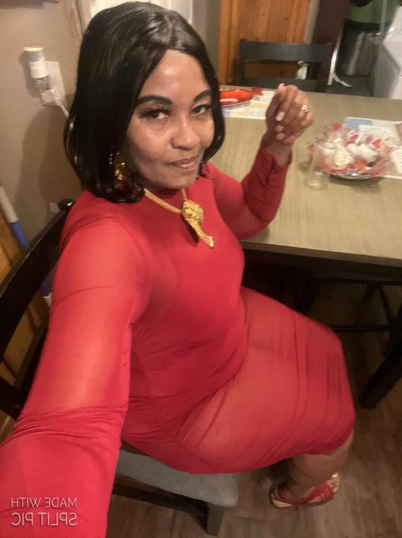 Sra. Jiggles Black Gross Granny