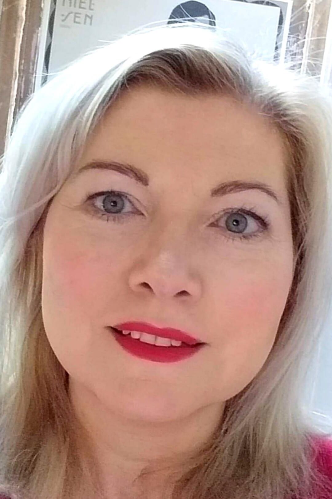 Unterwürfige reife Frau (Emily)