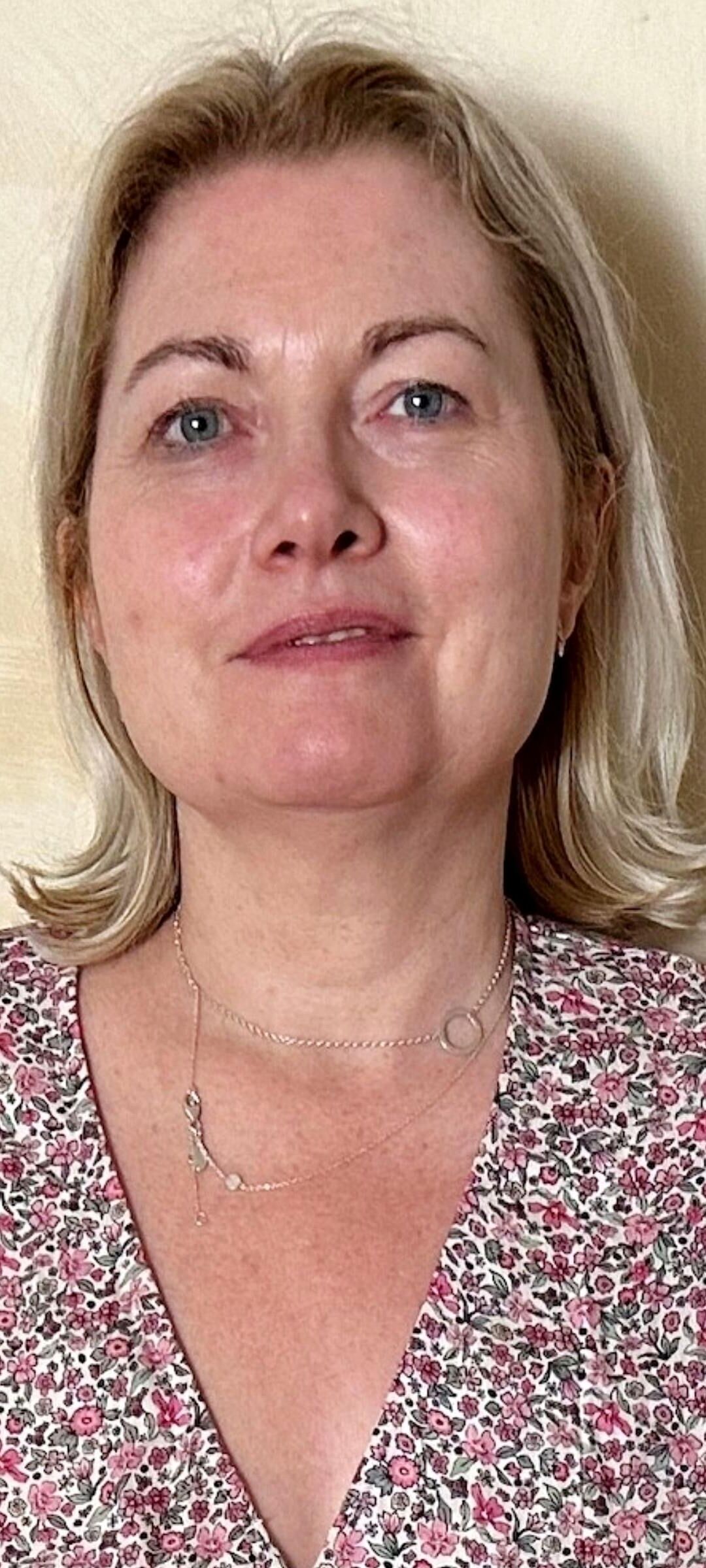 Unterwürfige reife Frau (Emily)