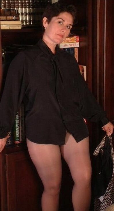 Mary Beth haarige Milf in Strumpfhose