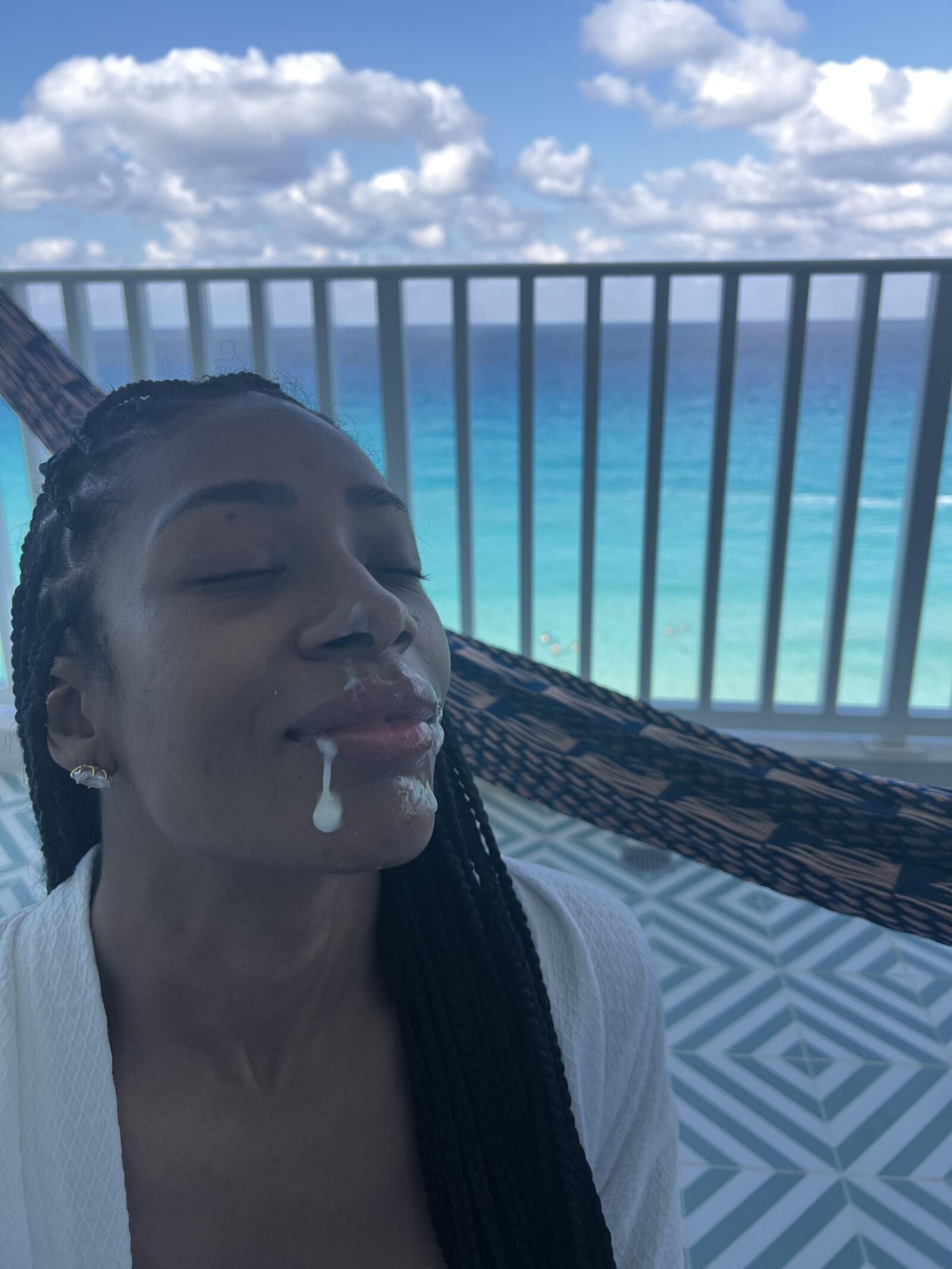 AMATEUR EBONY TEENS AND MILFS