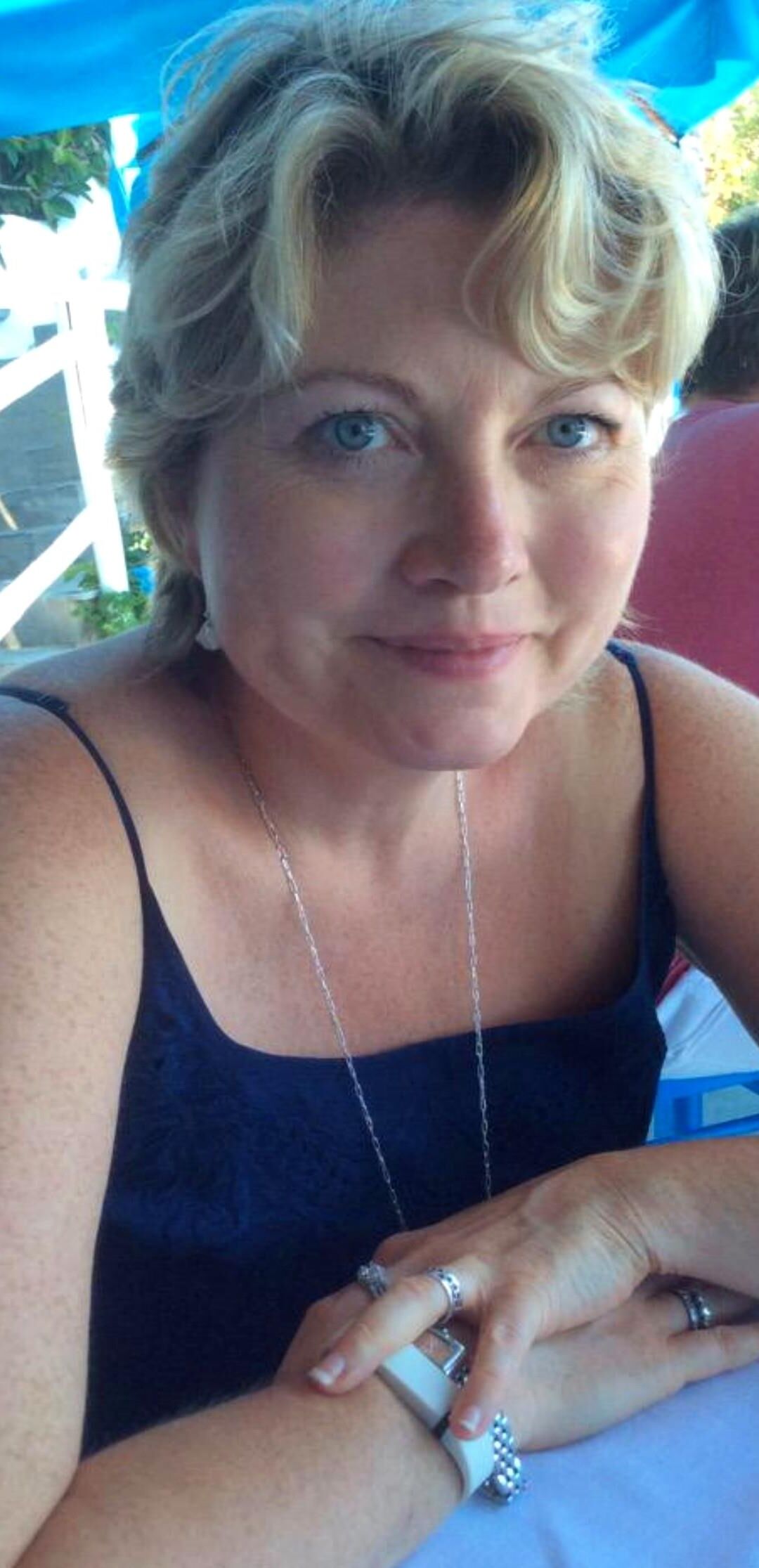 Unterwürfige reife Frau (Emily)