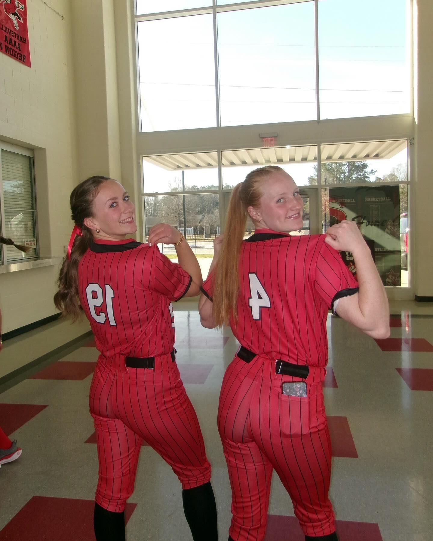 Phat booty softball pawgs para bbc