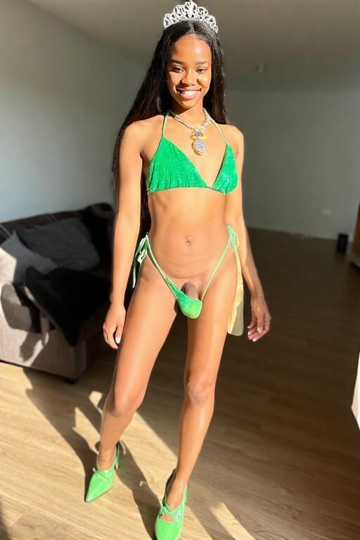 Afrikanische Girk in Green Bikini Trans