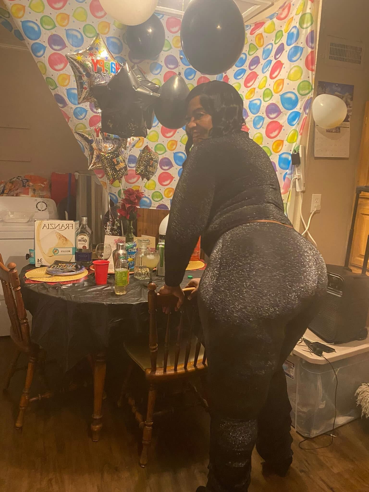 Sra. Jiggles Black Gross Granny