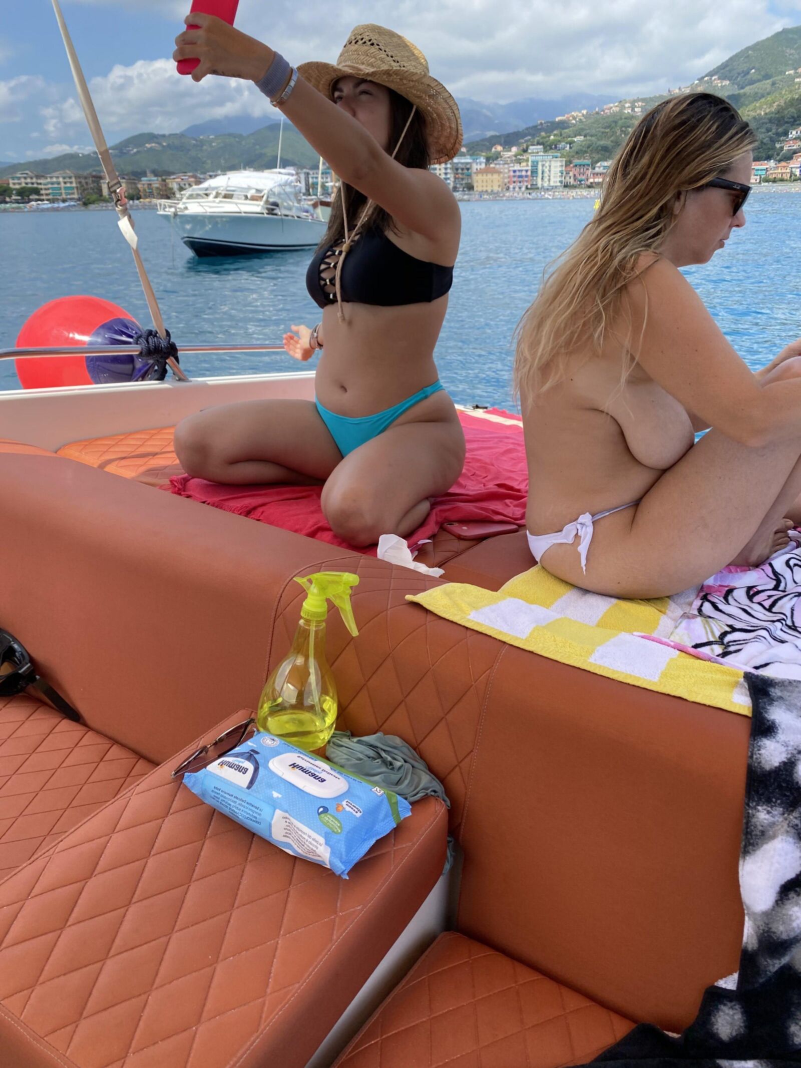 Boats and girls 